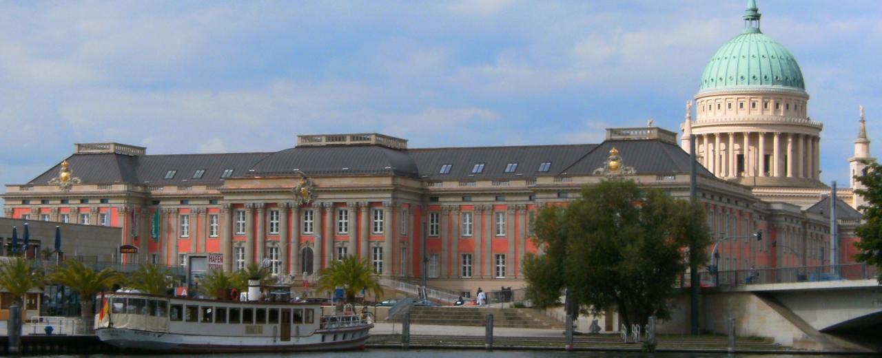 Potsdamer Stadtschloss im August 2013 von der Havel aus – Quelle: Roland.h.bueb